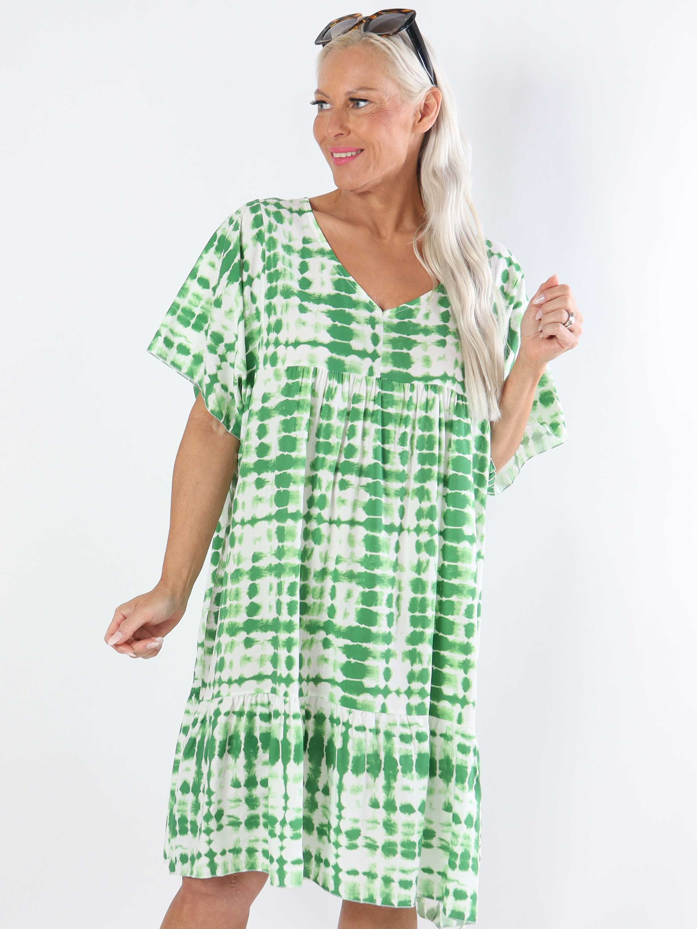 Lyon - Sød plus size kjole i viskose med batikmønster